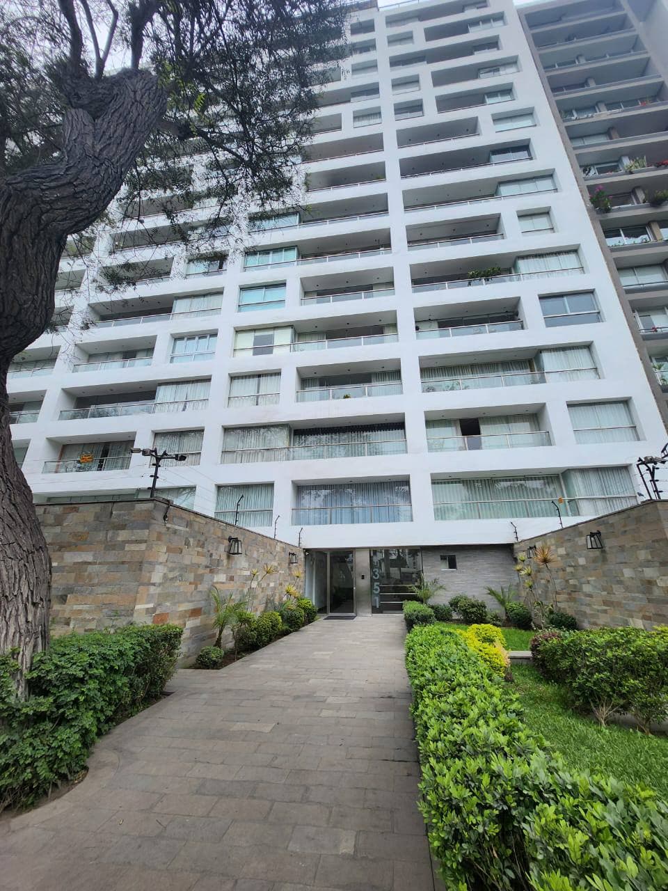 Se alquila lindo departamento en San Isidro